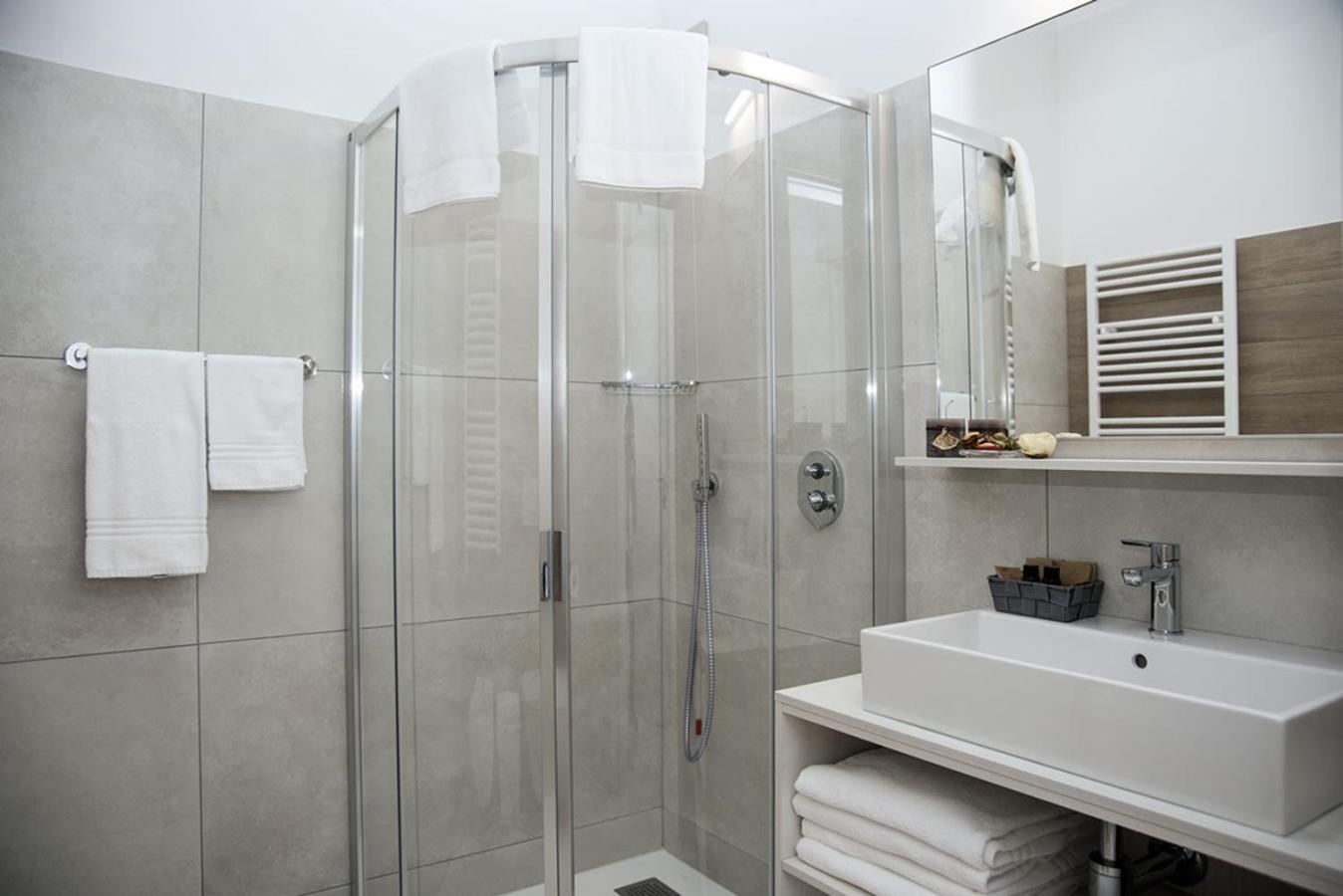 Camelot Appartamenti - Business E Holiday San Martino Buon Albergo Eksteriør bilde