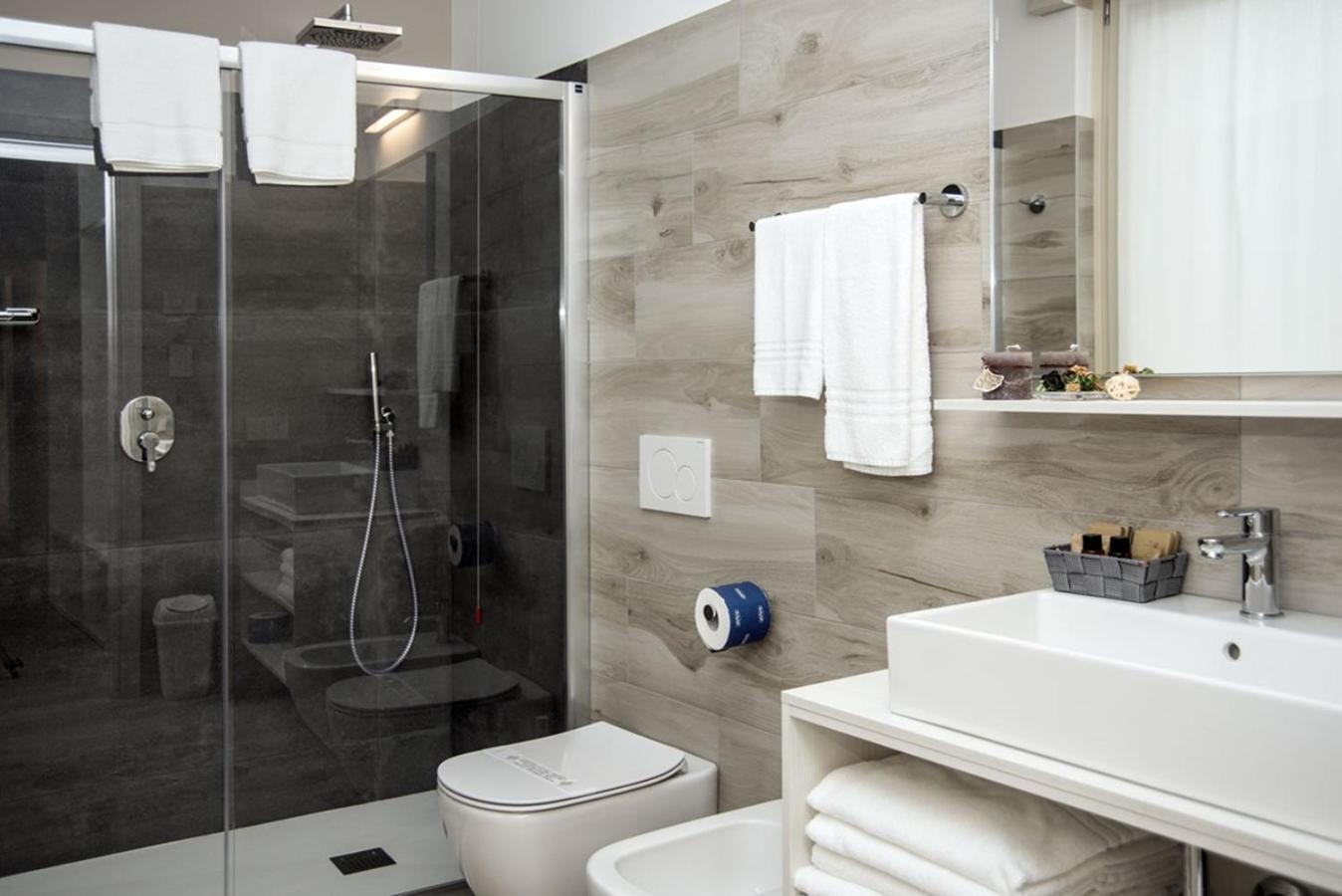 Camelot Appartamenti - Business E Holiday San Martino Buon Albergo Eksteriør bilde